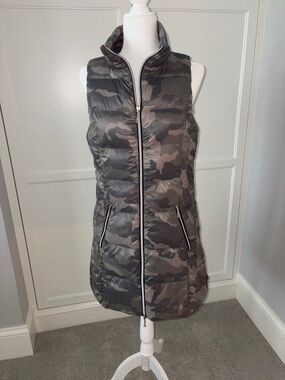Women's Camouflage Quilted Puffer Vest - Grey Camo